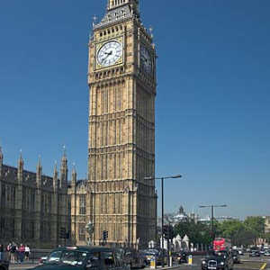 Parlamet z wieżą zegarową Big Ben w Londynie.
